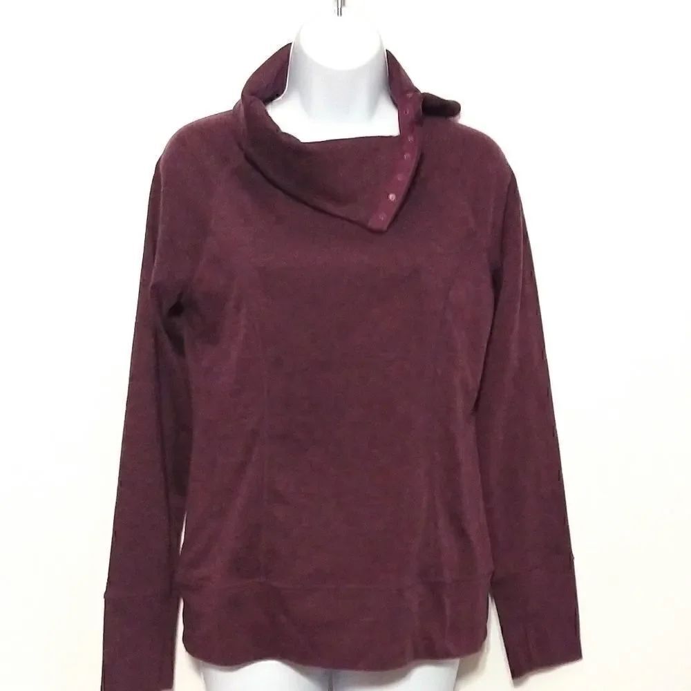 Mondetta Turtle neck wool blend snap adjustable maroon small key hole sleeve